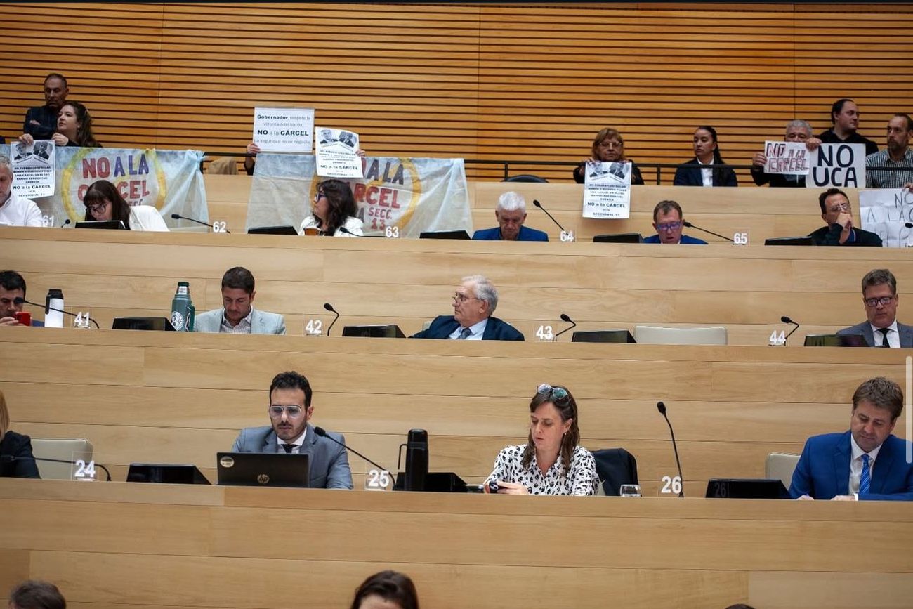 Los legisladores radicales Nigro y Gvozdenovich presentaron un pedido de informe sobre el viaje de Llaryora a Estados Unidos. 
