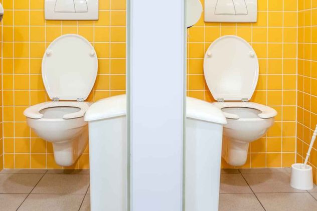 Por qué las mujeres tienen que hacer cola para ir al baño y qué dice esto sobre el diseño de las ciudades.