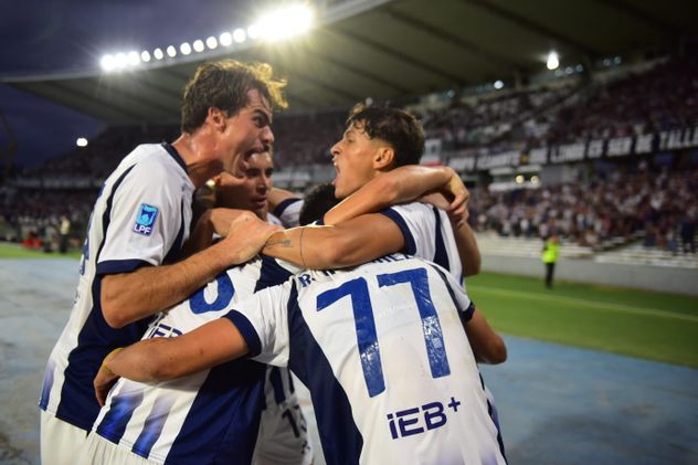 Valentín Dávila marcó el primer gol de Talleres en el clásico con Instituto. 