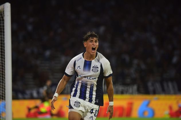 Valentín Dávila marcó el primer gol de Talleres en el clásico con Instituto. 