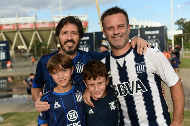 Cara 'e Cancha de hinchas de Talleres en la previa del partido con Instituto en el Kempes. 