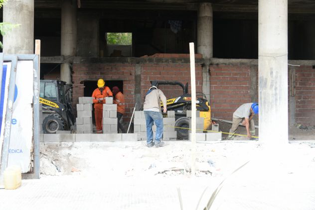 Así trabajan los operarios en "La Mole".