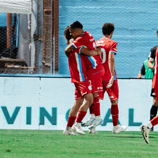 Belgrano festeja el gol ante Estudiantes de Río Cuarto.