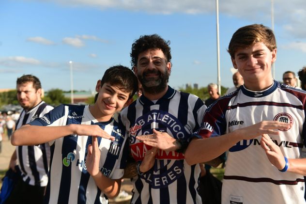 Cara 'e Cancha de hinchas de Talleres en la previa del partido con Instituto en el Kempes. 
