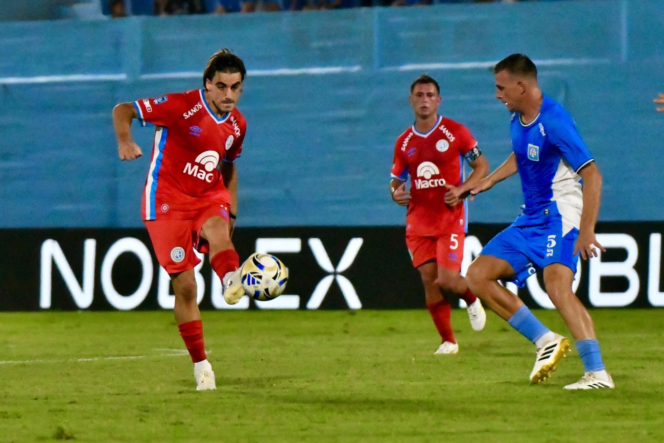 Una nueva oferta de Belgrano para González Metilli y van...
