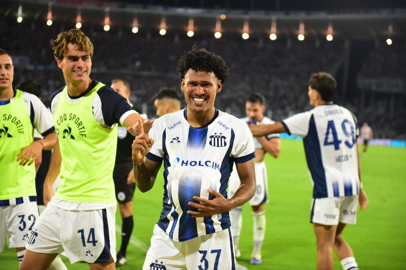 El festejo de Rick y de todo Talleres luego de ganarle 2-0 a Instituto.