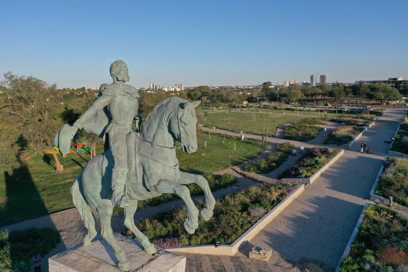 Monumento a Juan Bautista Bustos.