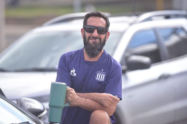 Hinchas de Talleres en la previa del partido con Instituto por la Liga Profesional en el Kempes.