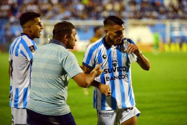 Racing de Nueva Italia recibió a Almirante Brown en el estadio Miguel Sancho. 