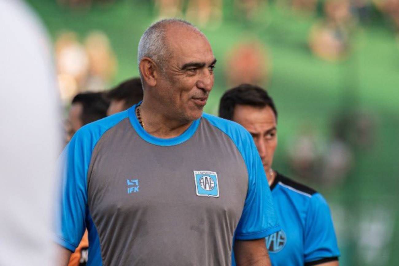 Iván Delfino deja de ser entrenador en Estudiantes.