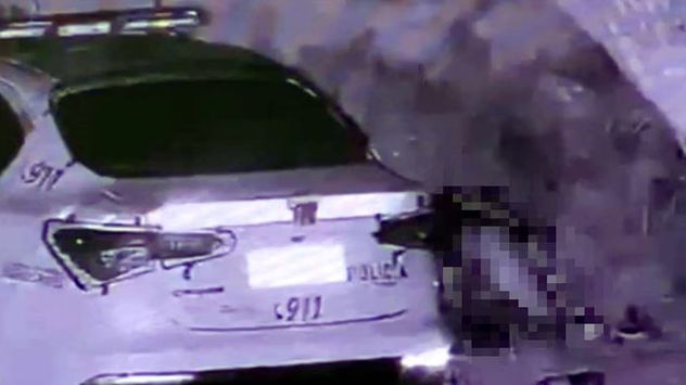 Escándalo en Cañuelas: un policía fue filmado mientras tenía sexo al lado de un patrullero.(Captura de video)