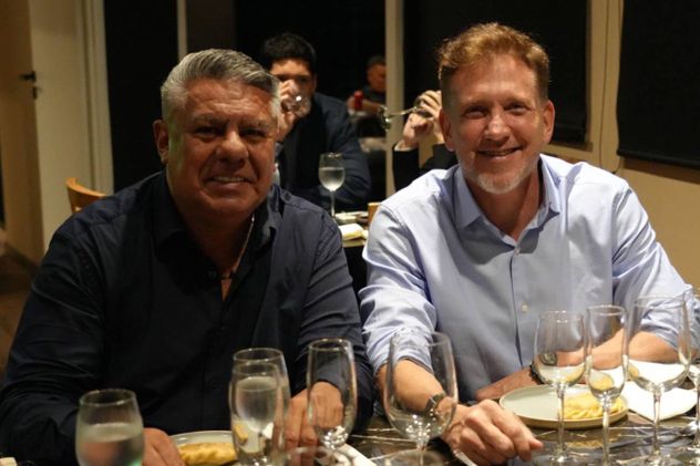 Chiqui Tapia junto a Alejandro Domínguez.