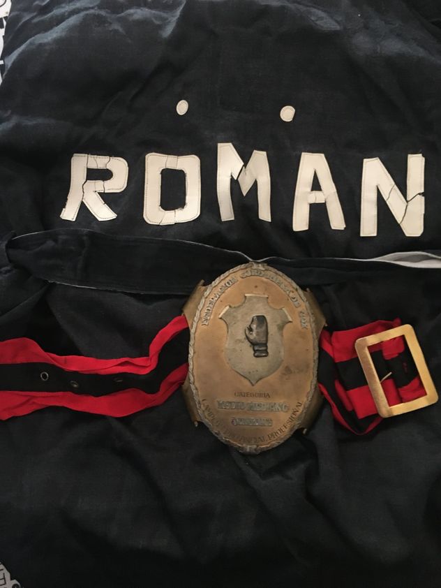 Àngel Román. El cinturón del título argentino de ligero.