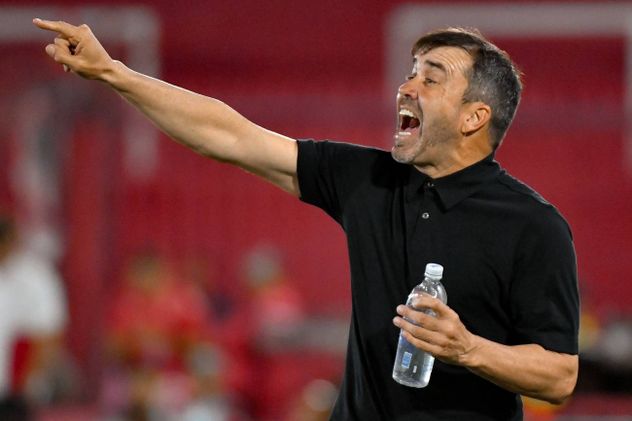 Chacho Coudet debutó ante Huracán.