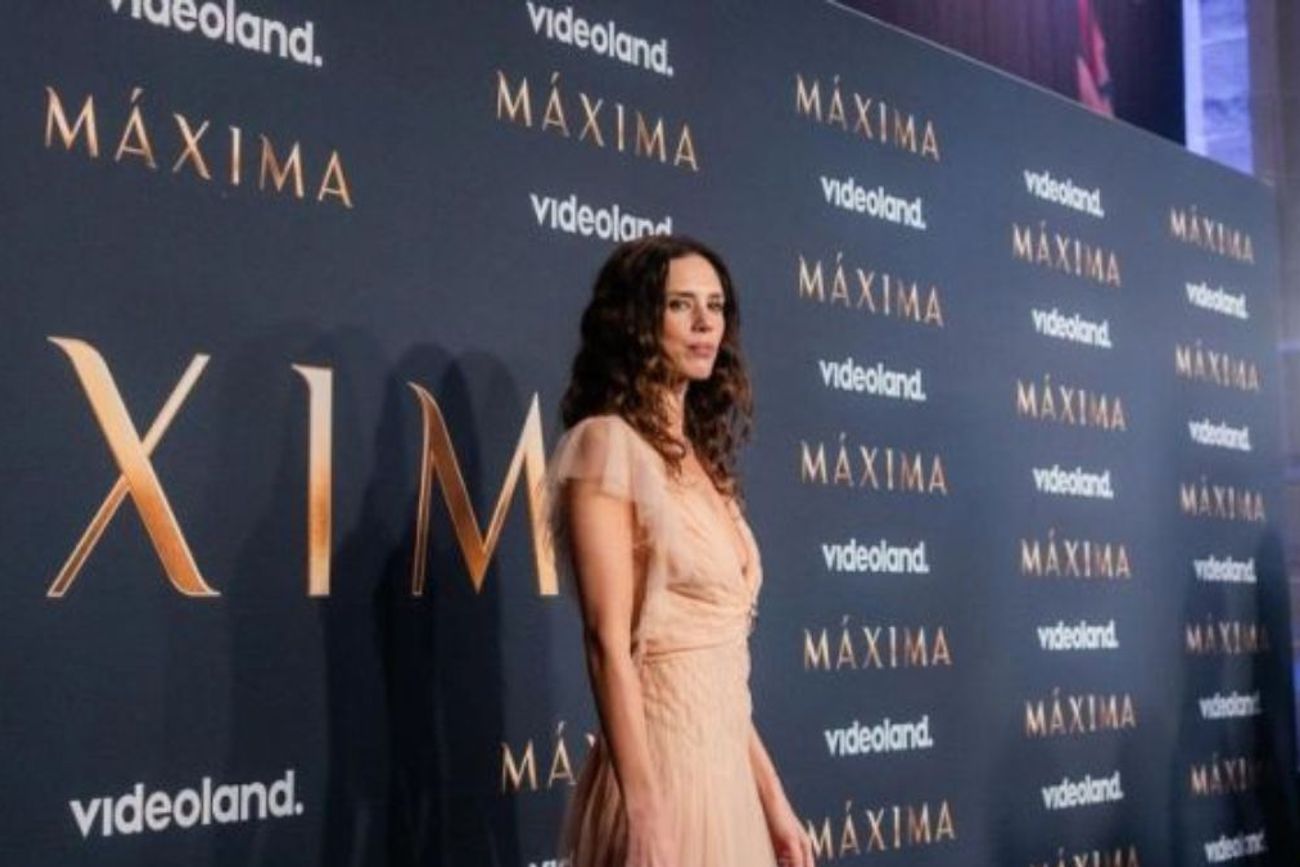 Delfina Chaves deslumbró en la alfombra roja de la premiere de la segunda temporada de Máxima en los Países Bajos.