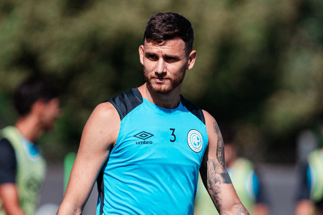Adrián Spörle, salió lesionado ante Estudiantes y está en duda para el domingo.