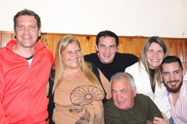 Ángel Carlos Román y su familia. EL boxeador y la escena chica con Rosa, y sus hijos Ángel Rubén, Leandro, Mario y Claudia.