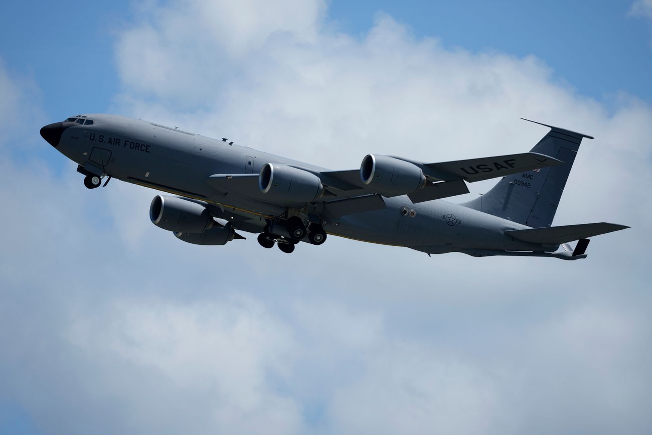 Avión cisterna KC-135 de las fuerzas aéreas de Estados Unidos, como el que cayó en Irak.  