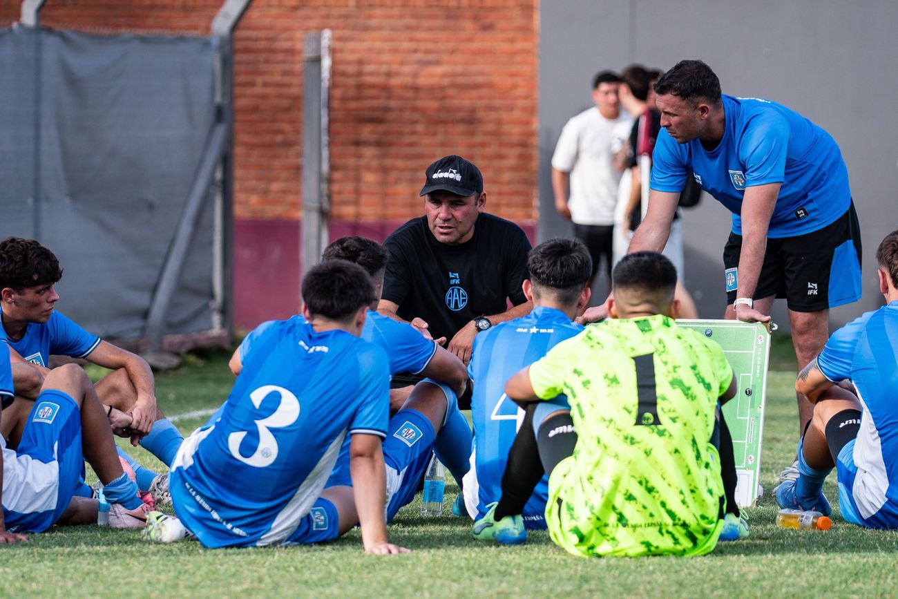 Gerardo Acuña, DT interino de Estudiantes.