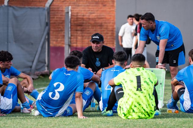 Gerardo Acuña, DT interino de Estudiantes.