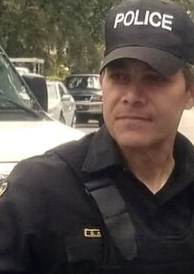 La presencia de Quero Silva en Estados Unidos fue detectada por miembros de la comunidad venezolana en Miami que lo vieron aparecer como extra, vistiendo un uniforme de policía, en la novela "Mi familia perfecta" en Telemundo .