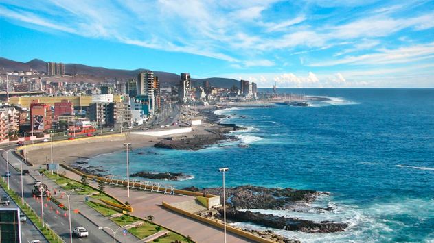 Las playas de Antofagasta, como el Balneario Municipal y Playa Trocadero, se destacan por su cercanía entre el desierto y el océano Pacífico.