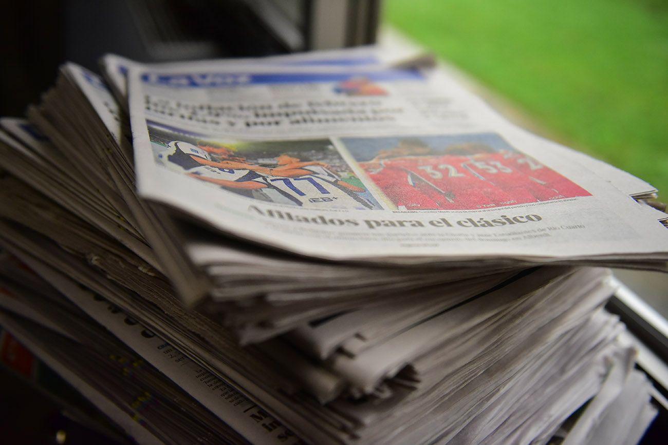 Ejemplares del diario la Voz.