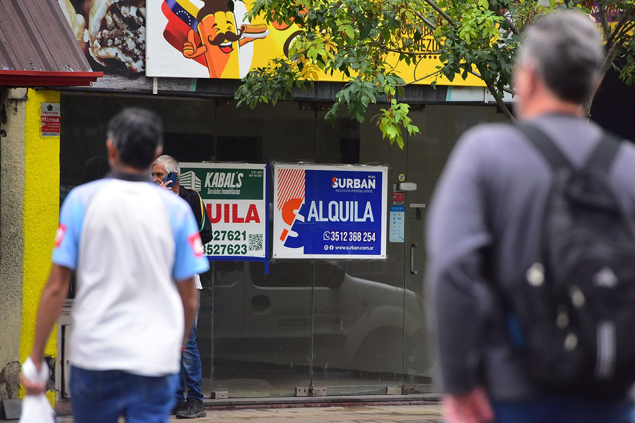 Vacancia de locales comerciales en el centro de la ciudad de Córdoba.