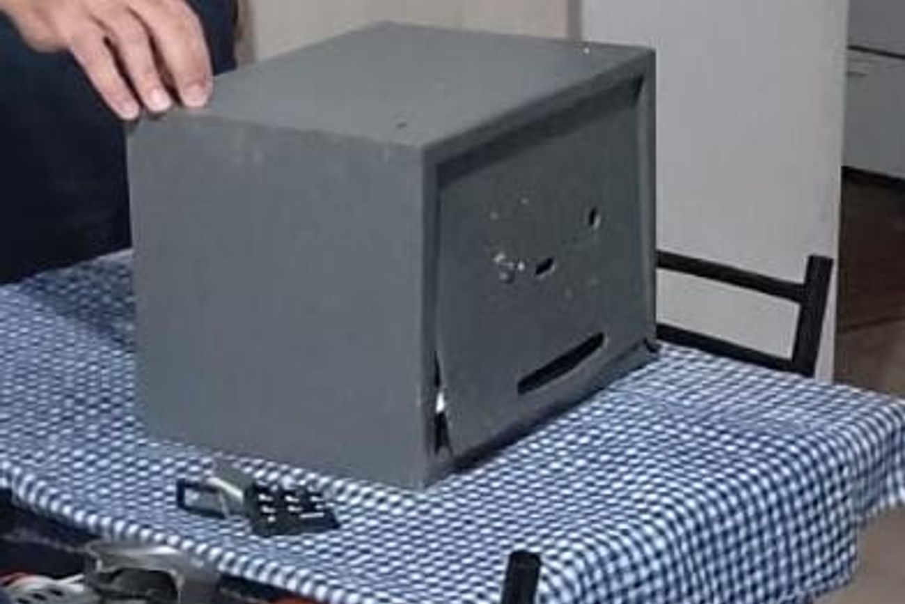 Hallazgo de la caja fuerte. (Policía)