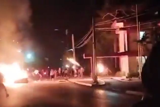 Protestas en Cuba: manifestantes incendiaron una sede del Partido Comunista en Ciego de Ávila. (Imagen de archivo/ Captura de pantalla)