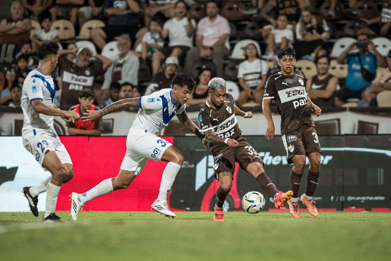 Platense recibió a Vélez por la fecha 11 del Torneo Apertura.