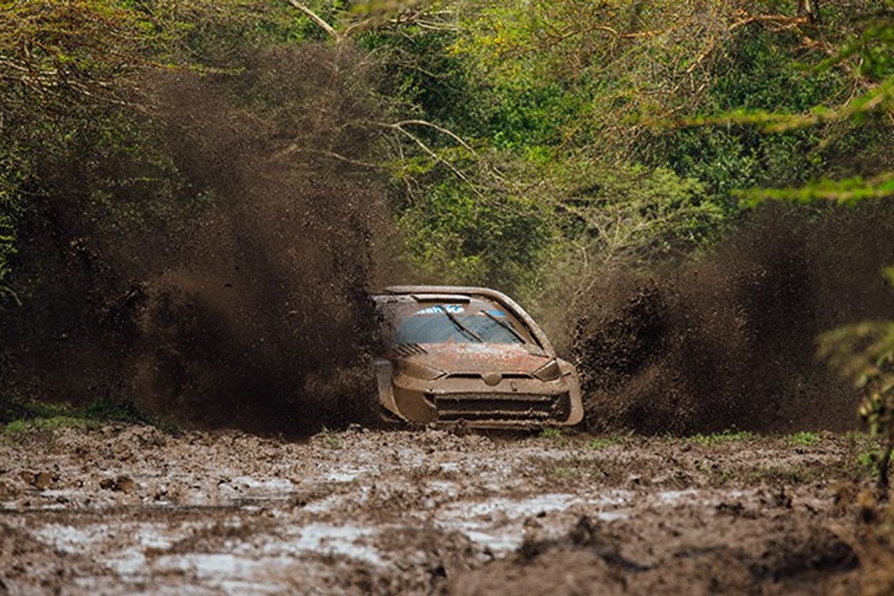 El Rally de Kenia se ha convertido en una prueba de supervivencia y en ese marco, el japonés Takamoto Katsuta (Toyota), es el nuevo líder de la prueba a falta de la etapa dominguera.