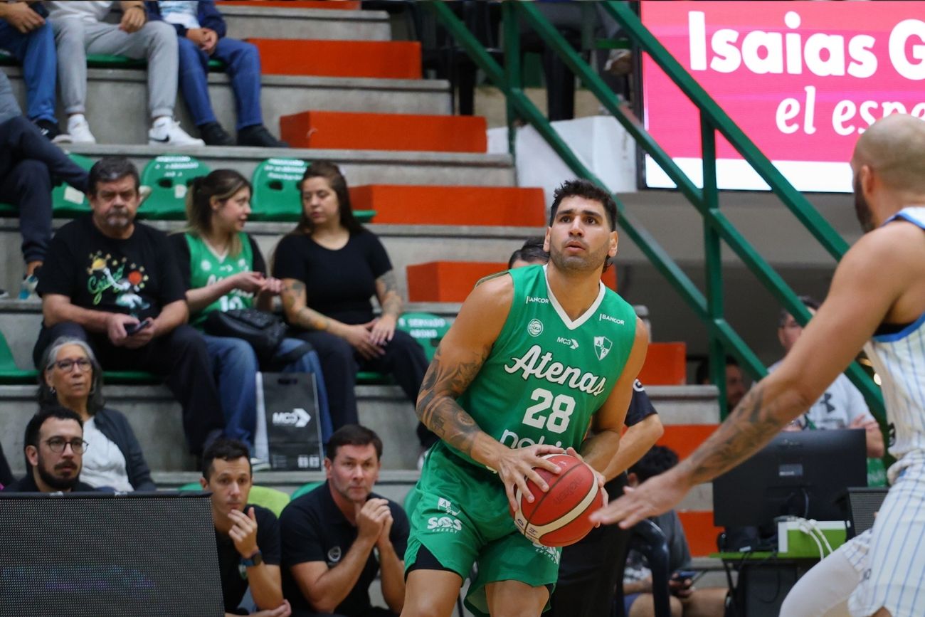 Atenas en su partido ante Regatas de Corrientes.