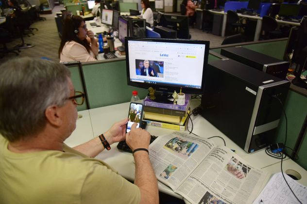 Numerosos saludos y reconocimientos llegaron a la redacción de La Voz.