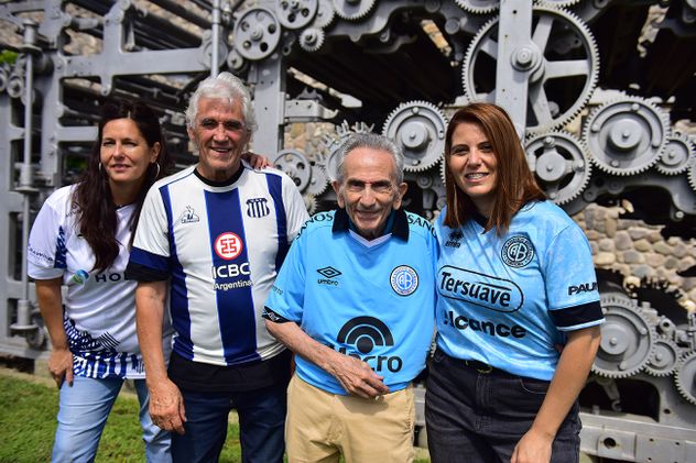 VIERON MIL CLÁSICOS. Mario Sapp  y Carlos Berrondo, socios de Belgrano y de Talleres vieron mil clásicos y se reunieron a hablar del partido de mañana. 