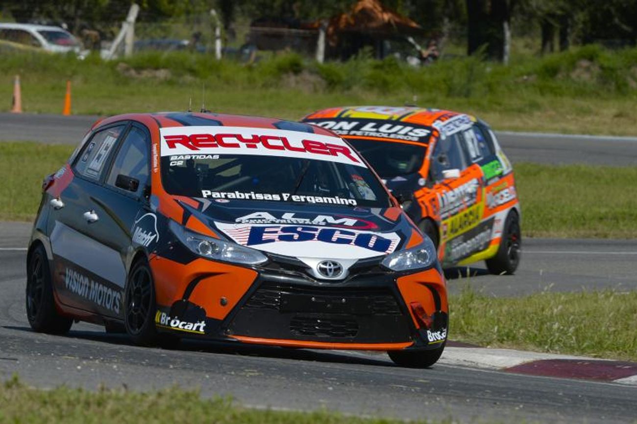 Leonel Pernía aplicó todo lo que conoce del Cabalén para quedarse con la pole en la Clase Tres, aunque deberá largar último en la serie inicial. 
