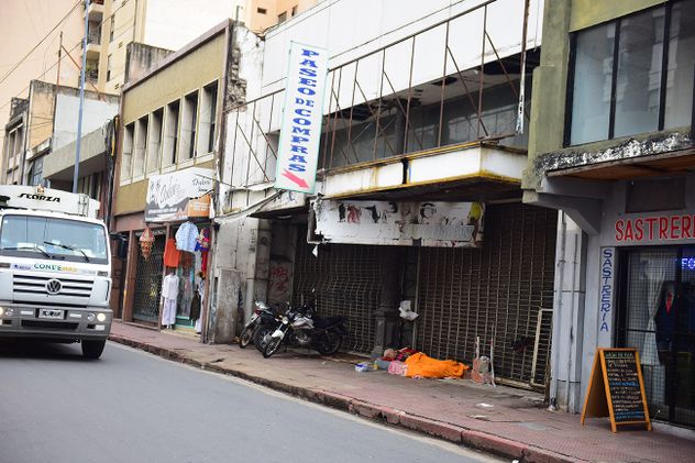 Vacancia de locales comerciales en el centro de la ciudad de Córdoba.