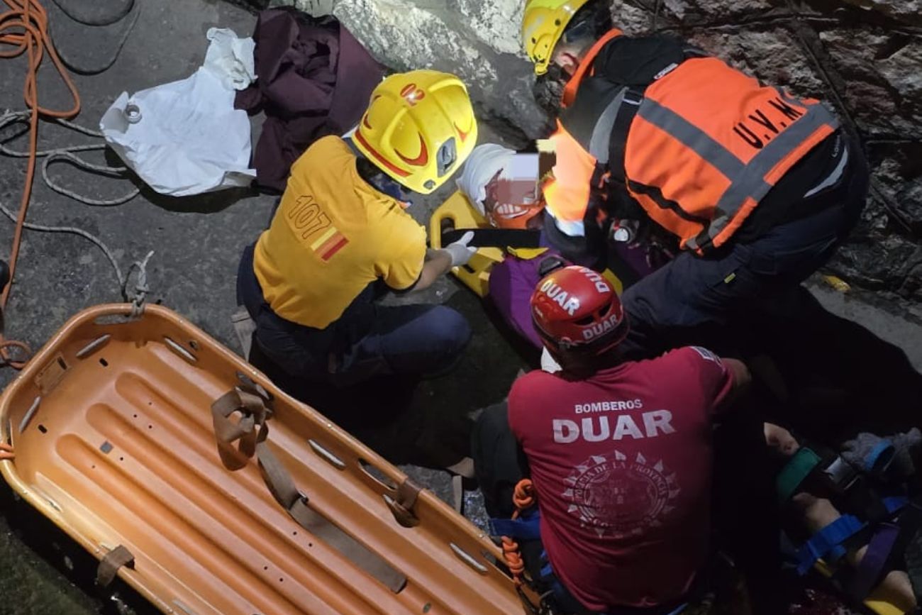 Córdoba. Rescataron a un hombre que cayó a la Cañada (Foto: Policía de Córdoba)