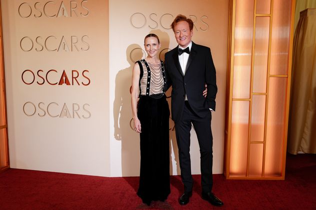 Liza Powel y Conan O'Brien.