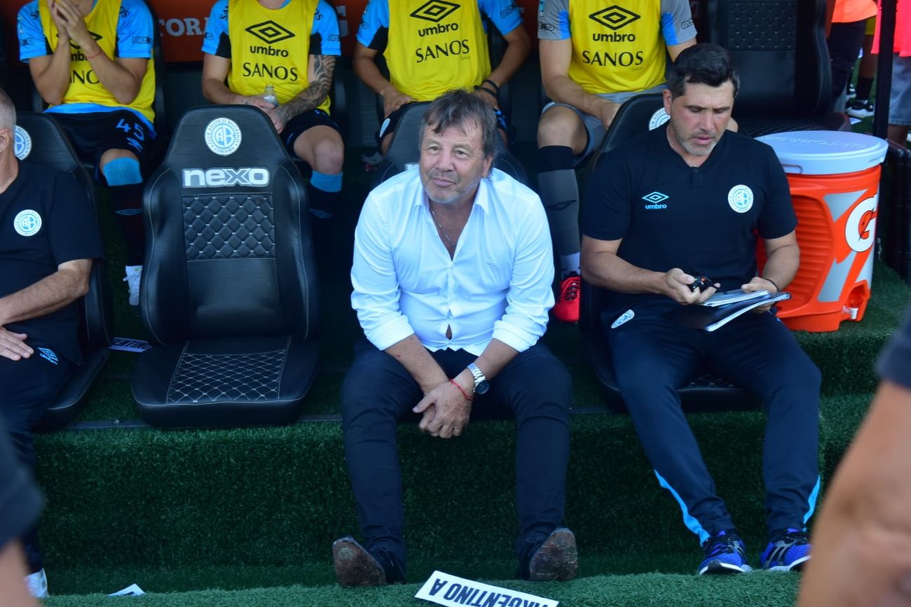 Zielinski, su "no jugamos bien" y cuándo hace los cambios en Belgrano