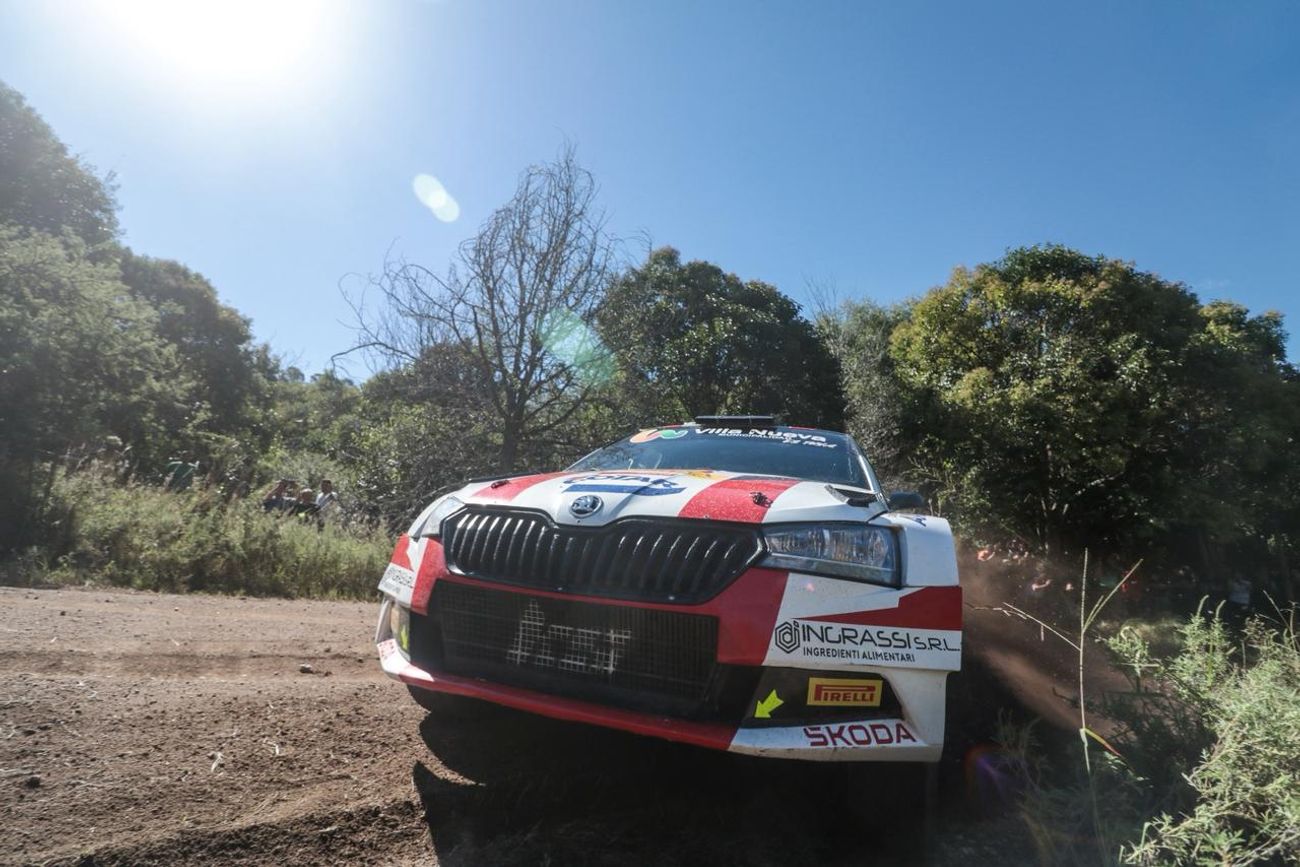 Con el rtramo entre La Olla-Santa Rosa, se inició el Rally de Calamuchita y que consagró en el primer tramo a Hernán Etchevarría (Skoda). 