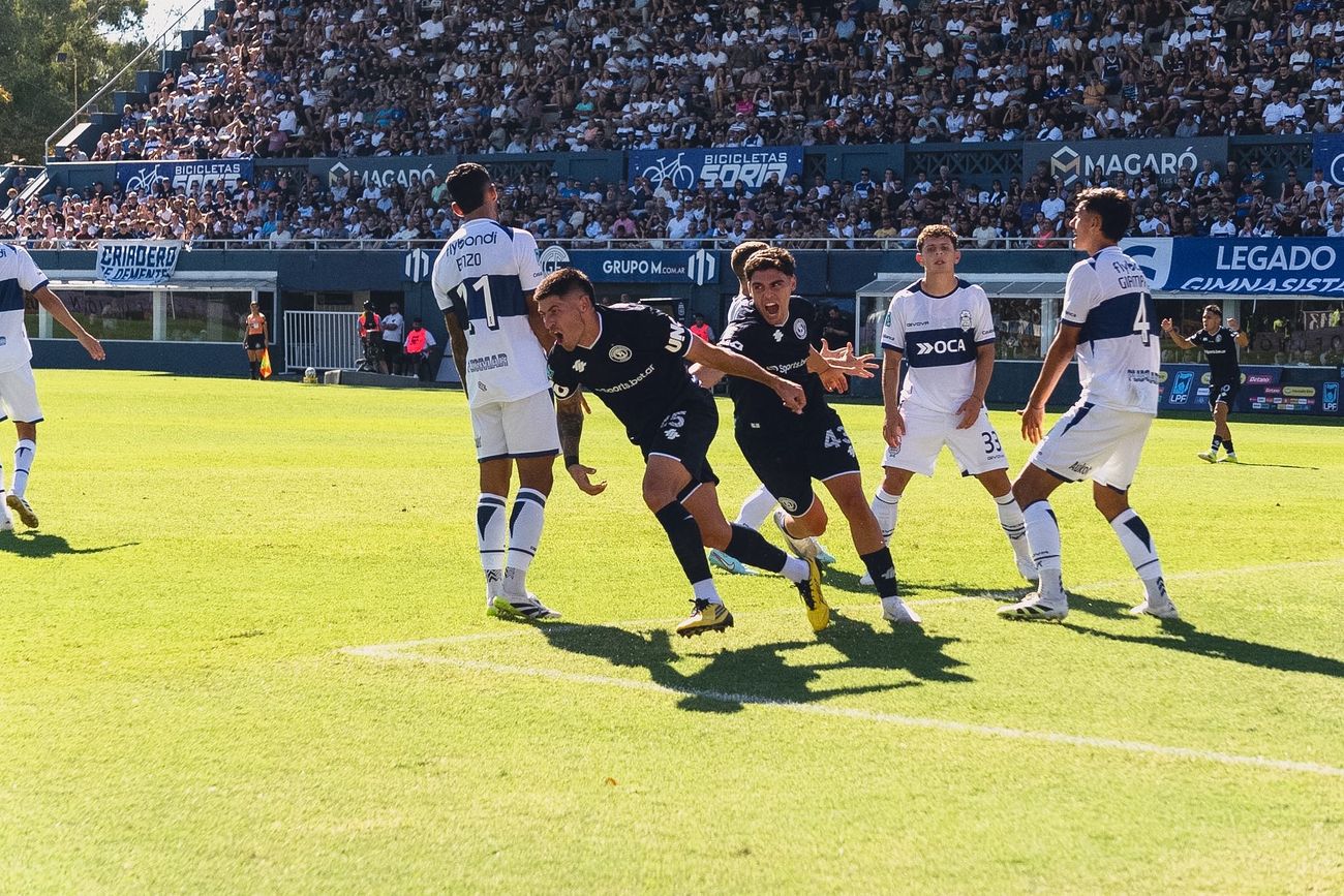 Independiente Rivadavia le ganó 3-2 a Gimnasia de La Plata.