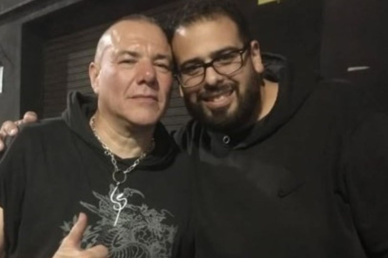 Cristian Eduardo Pereyra, con el líder de su banda favorito, Catupecu Machu, Fernando Ruiz Díaz, en su perfil de Facebook.