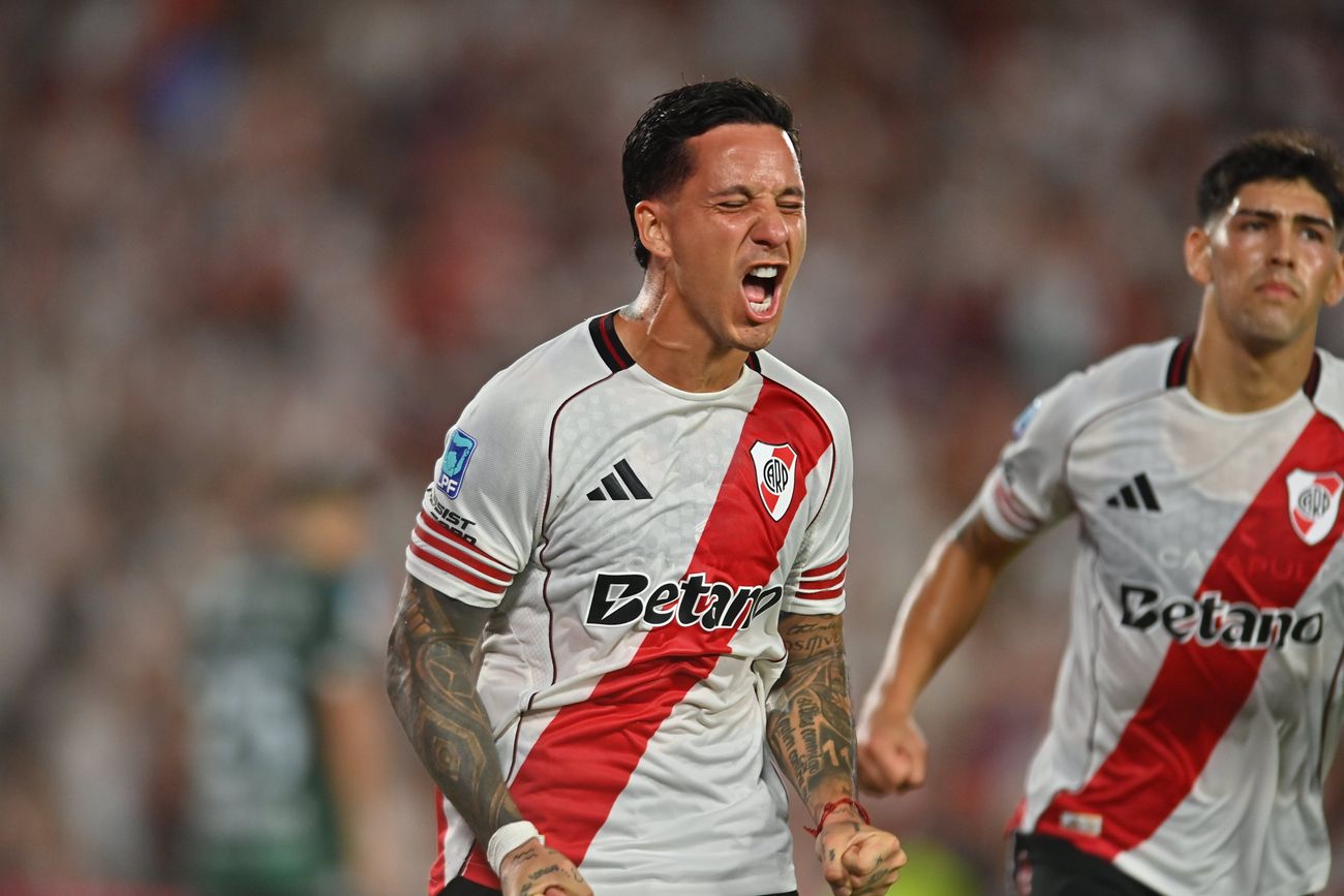 River jugó de local ante Sarmiento por la fecha 11 del Torneo Apertura.