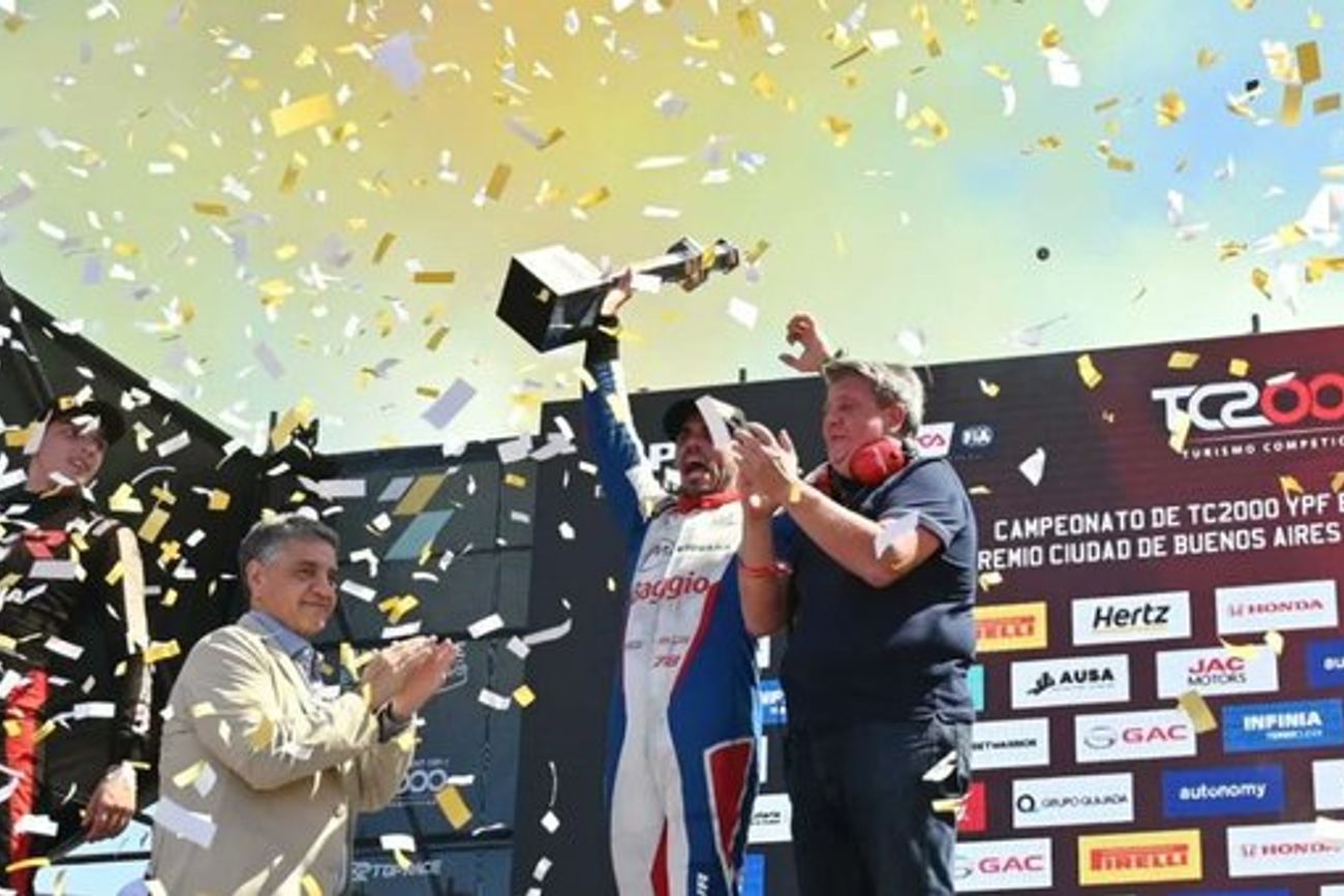 Franco Riva, al volante del Chevrolet Cruze, se quedó con la victoria en el inicio del campeonato del TC2000. (Prensa TC2000)