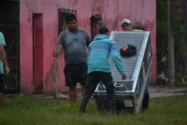 Vecinos de La Madrid, Tucumán, comienzan a regresar a sus casas tras las inundaciones (Foto: Agencia Noticias Argentinas)