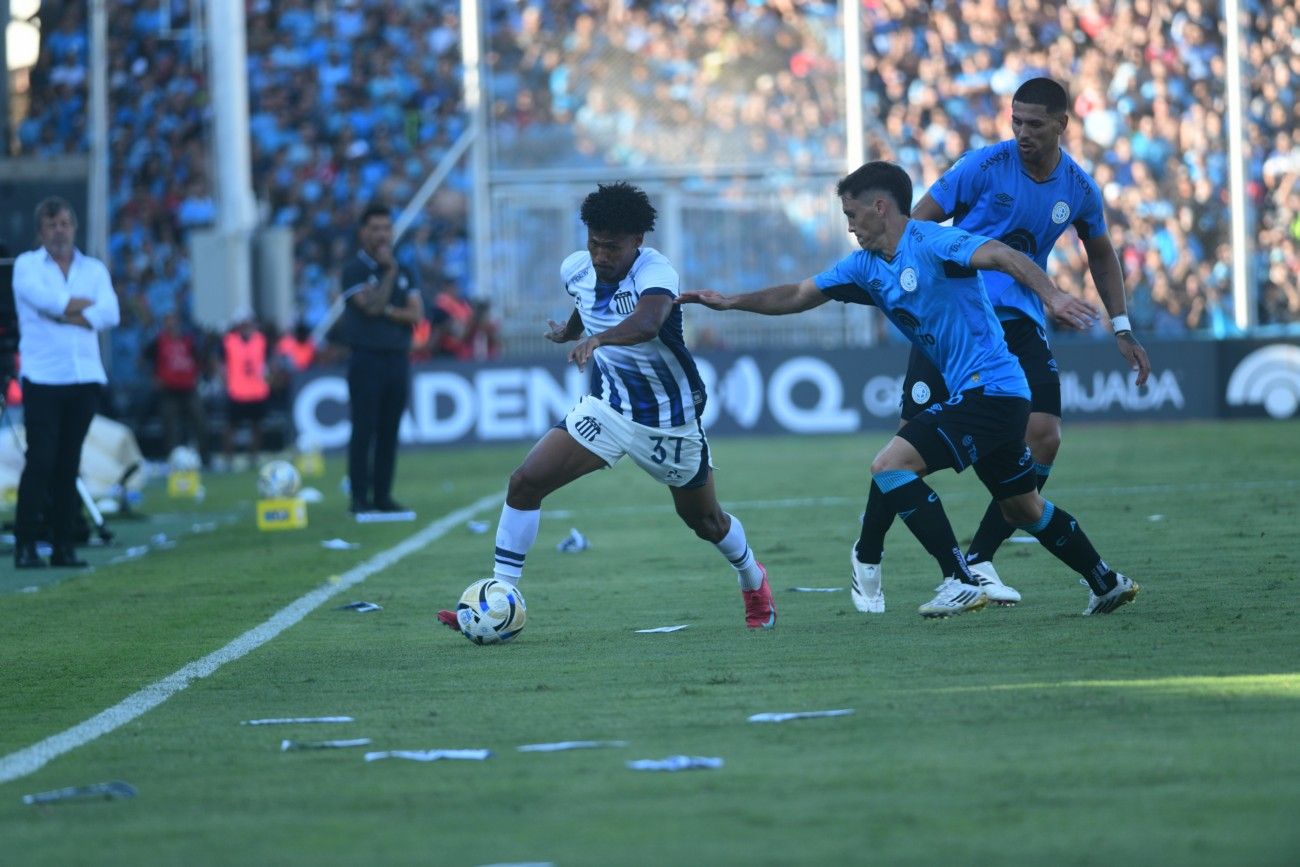 Clásico. Empate sin goles entre Belgrano y Talleres en Alberdi. Rick resultó lesionado en la rodilla izquierda.
