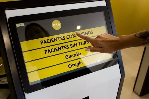 Pantalla del sistema de atención del Instituto Mostaza Sánchez que organiza turnos, guardia y cirugías.