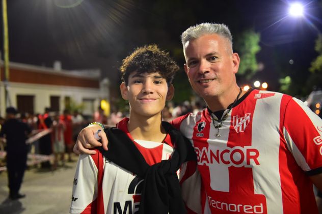 Cara 'e Cancha de Instituto en las afueras del Monumental de Alta Córdoba. Previa del partido con Independiente.
