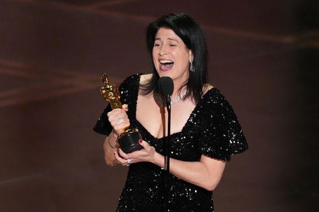 Cassandra Kulukundis aceptó el premio a Mejor casting por Una batalla tras otra.